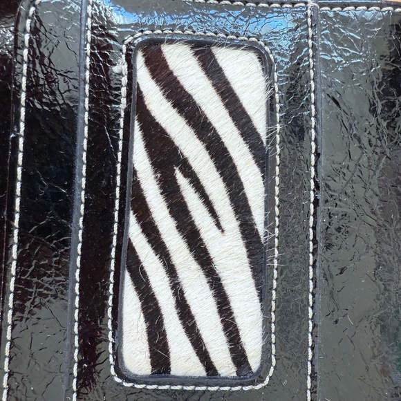 Y2K Patent Leather Chinese Laundry clutch - Picture 6 of 8